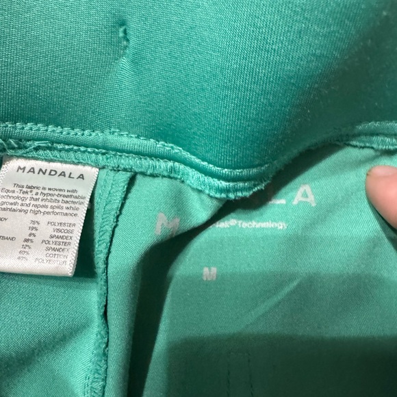 Mandala scrubs size medium - Picture 3 of 6